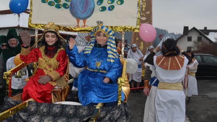 Altägyptische Narren ließen sich auf einer Sänfte tragen. Foto: Hofmann