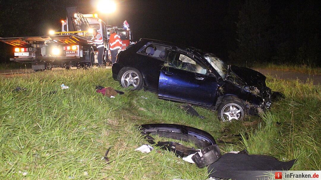 Pkw landet nach Überschlag auf Dach - Insassen kamen mit leichten Verletzungen davon