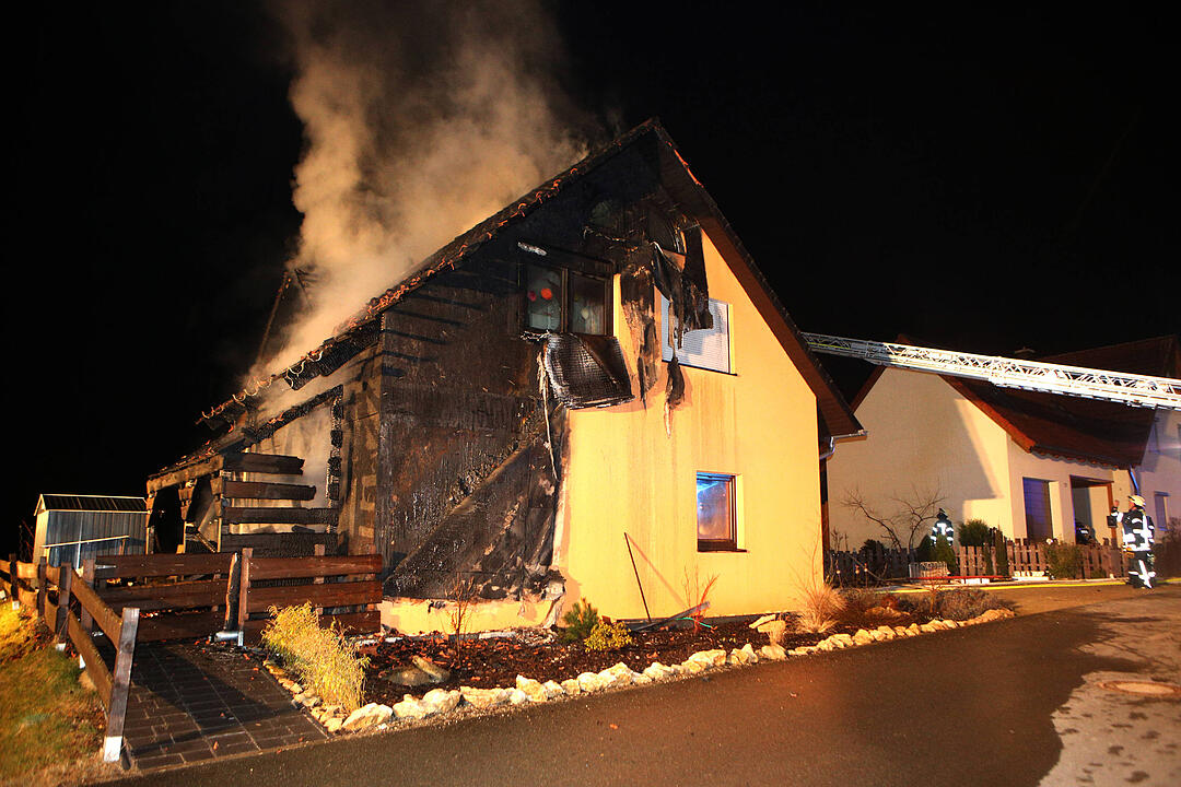Pommersfelden (Landkreis Bamberg): Feuer zerstört Einfamilienhaus