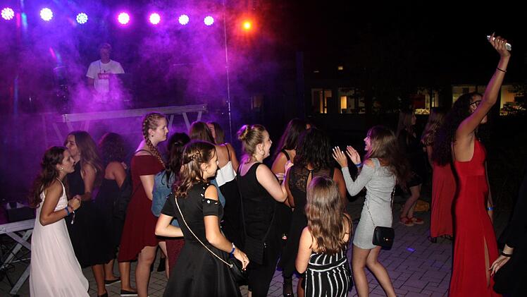 Die Schüler hatten sich für die Party richtig schick gemacht.     Foto: Richard Sänger