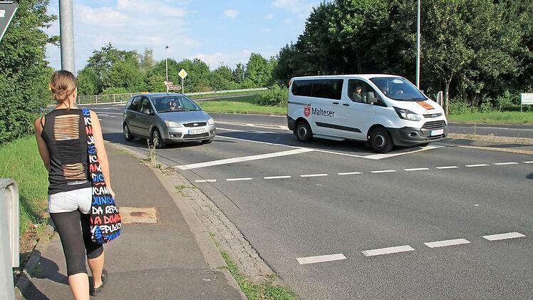 Selbst leicht abgesenkte Gehwege wie hier sind für Rolli-Fahrer noch ein Problem.