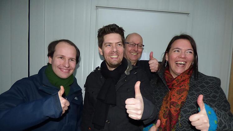 MdL Tim Pargent, der neue Bürgermeister Florian Questel,  Manfred Neumeister und Susanne Bauer vom Kreisvorstand der Grünen (von links) Foto: Thomas Weichert
