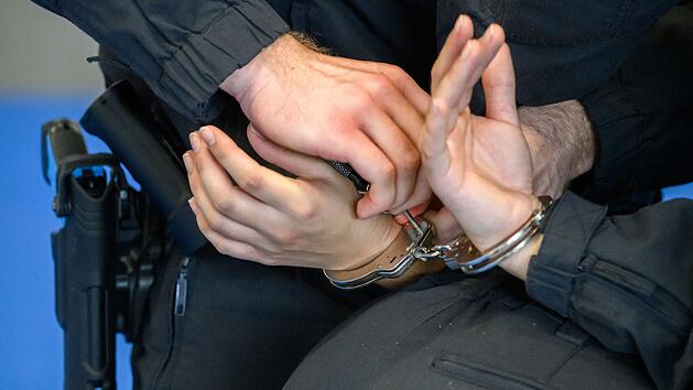 Hof: Nach Angriff in Bar - Polizei ermittelt wegen Verdachts des versuchten Mordes