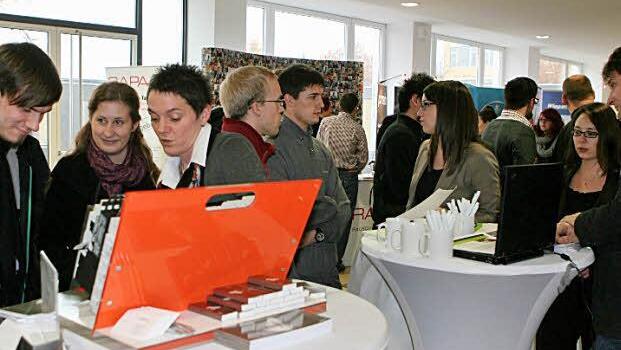Jede Menge Geschenke  und Informationen für jede Menge Studierende.