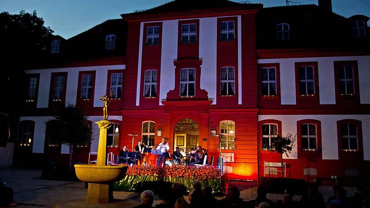Stimmungsvoll: Altstadt-Serenade vom dem "Haus des Gastes" in Bad Rodach.Foto: Jochen Berger