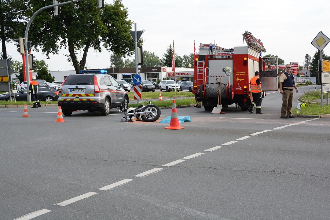 Kreis Kulmbach: Lkw-Fahrer übersieht Motorradfahrerin bei Wirsberg
