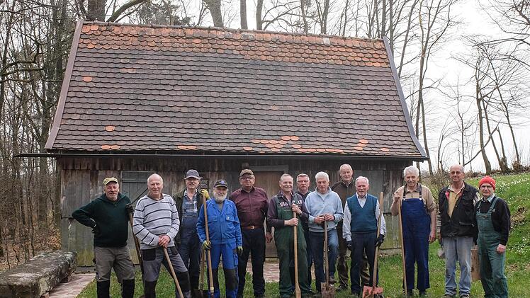 Die Rentnertruppe vor der Einsiedelei. Bj&ouml;rn Hein