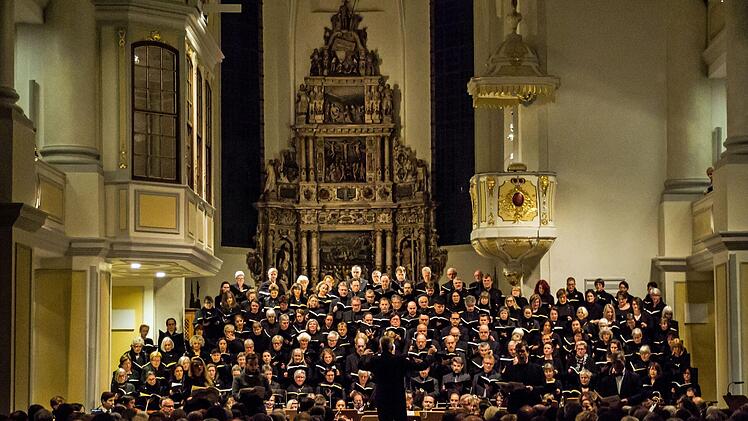 Eine eindringliche Aufführung von Giuseppe Verdis Requiem erlebten zahlreiche Zuhörer in der Coburger Morizkirche.Foto: Jochen Berger