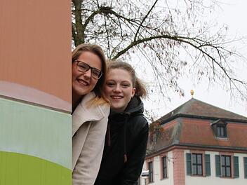 Paula Christof und Emma Bindrum haben mit ihrer Idee einer Erstwähler-Liste eine wichtige Hürde genommen: "Generation Z" ist zur Wahl zugelassen. Foto: Ralf Ruppert