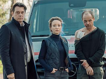 Thomas Komlatschek (Hary Prinz, links), Luisa Hoffmann (Alina Fritsch) und Micha Oberl&auml;nder (Matthias Koeberlin) ermitteln im Fall eines ermordeten Unternehmers - und einer entwendeten Geige.