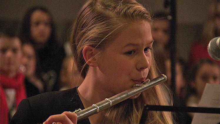 Die jungen Musiker des Gymnasiums stellten bei dem Konzert ihr Können unter Beweis. Foto: Gerd Schaar