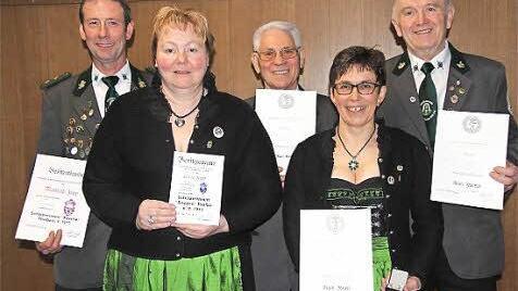Besondere Ehrungen erhielten für ihre Verdienste um den Schützenverein Bavaria (v. l.): Manfred Jopp, Silvia Jopp, Kurt Kolb, Sigrid Meindl und Anton Friedrich.