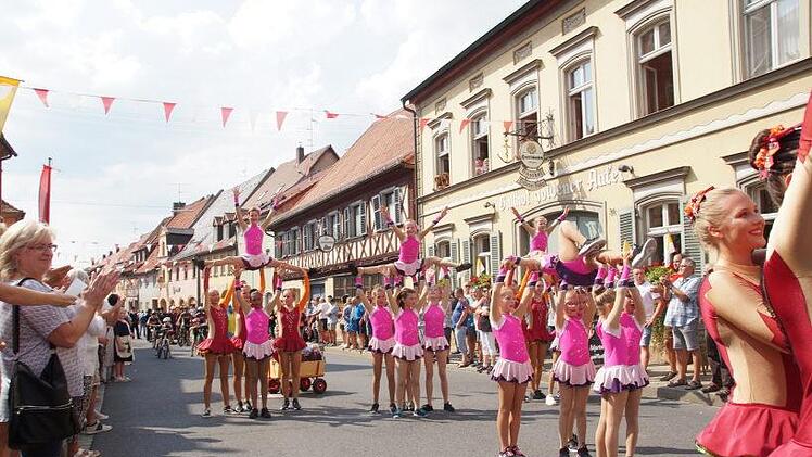 Die Tanzsportgruppen des TSV Scheßlitz zeigen ihr Können.