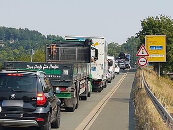 Stau in der Theodor-Heuss-Allee: Die Ampelregelung an der Kreuzung zur Vorwerkstraße führte zu erheblichen Verkehrsbehinderungen.  Foto: Alexander Hartmann