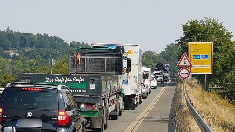 Stau in der Theodor-Heuss-Allee: Die Ampelregelung an der Kreuzung zur Vorwerkstraße führte zu erheblichen Verkehrsbehinderungen.  Foto: Alexander Hartmann