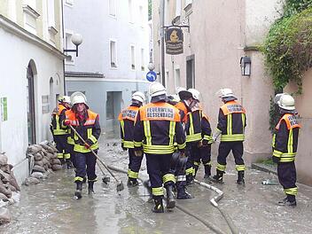 Feuerwehrleute und Mitarbeiter des Malteser-Hilfsdienstes waren in Passau im Einsatz.Foto: Kreisfeuerwehrverband Aschaffenburg