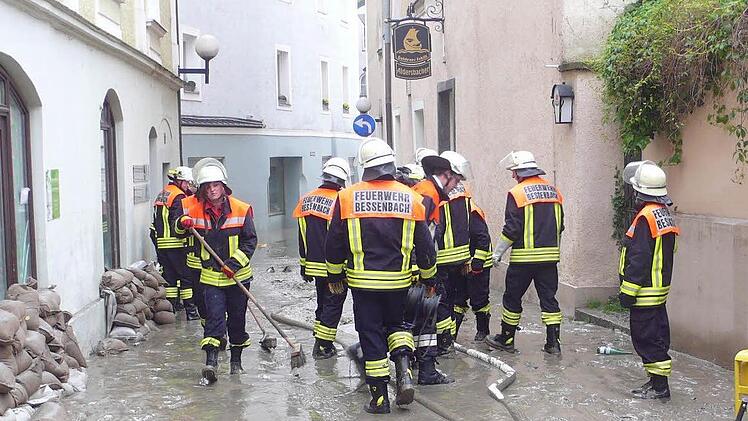 Feuerwehrleute und Mitarbeiter des Malteser-Hilfsdienstes waren in Passau im Einsatz.Foto: Kreisfeuerwehrverband Aschaffenburg