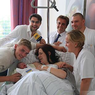 Jerry fliegt mit dem Stau-Schrauber zur Geburt seines Sohnes nach Bamberg