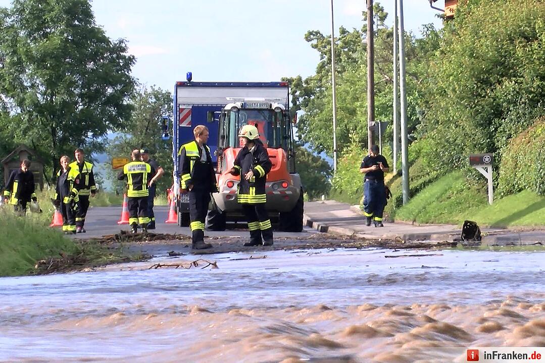 Erneuter Starkregen setzt Ortschaften unter Wasser