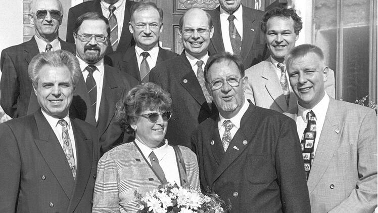Dieser Schnappschuss stammt von 1996. Auf dem Bild sind  - außer Peter Reingruber (vorne) - zum Beispiel auch  Norbert Kastner (rechts), Frank Rebhan (mittlere Reihe, rechts), Jürgen W. Heike , Otto Regenspurger, Karl Zeitler, Richard Dlouhy und Siegfried Möslein zu sehen.CT-Archiv