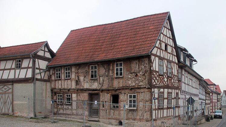 Vorher: das Haus "Markt 33" vor seiner Sanierung durch die Stadt Ummerstadt.Florian Kirfel