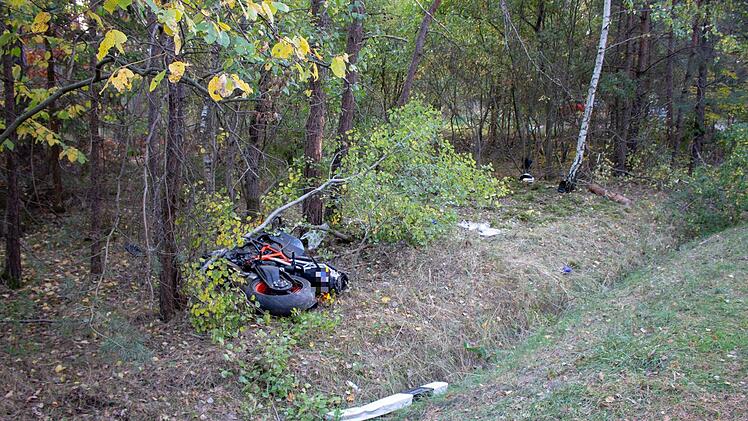 Bei einem Motorradunfall  im Landkreis Fürth wurden zwei Personen teils schwer verletzt. Foto: News5/Schmelzer