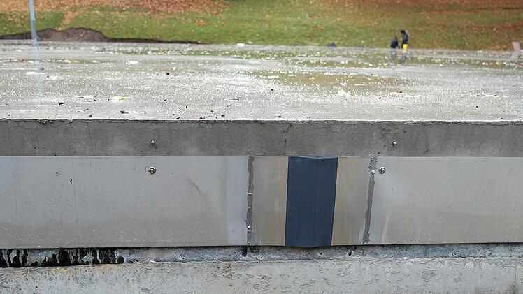 Aus sechs Schichten besteht der Aufbau der neuen Betonpiste.