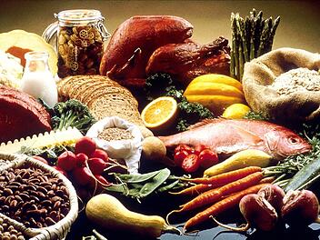 Viele gesunde Lebensmittel sind leider sehr umweltschädlich. Dazu zählen Rindfleisch, Milchprodukte und Co.