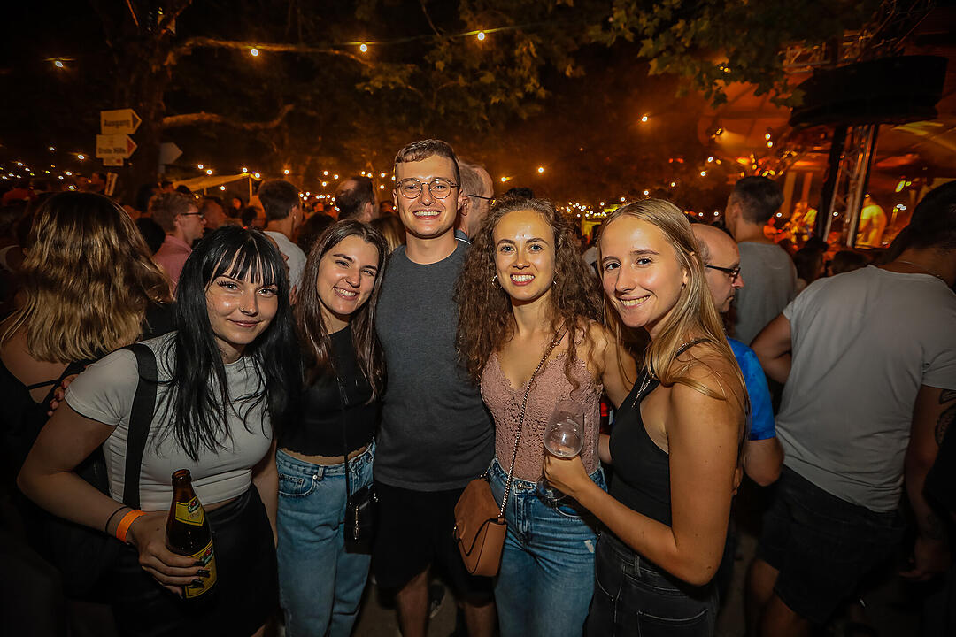 Impressionen vom größten Weinfest in Franken!