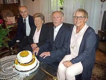 Georg Eismann, Maria und Karl Stauber mit Rosi Kraus  Foto: Elisabeth Görner
