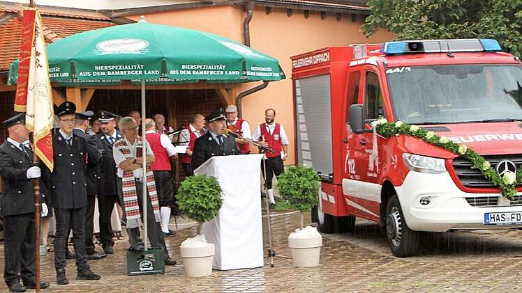 Das neue Fahrzeug "Florian Dippach 44/1" ist nun der ganze Stolz der Feuerwehr im Eltmanner Stadtteil Dippach.  Fotos: Günther Geiling