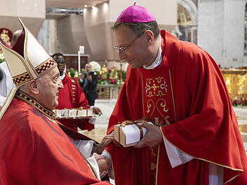 Bamberger Erzbischof erhält von Papst Insigne - "Zeichen der Verbundenheit"