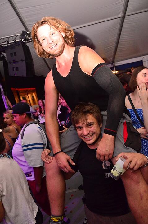 Party mit der Band "CAVELAND"
