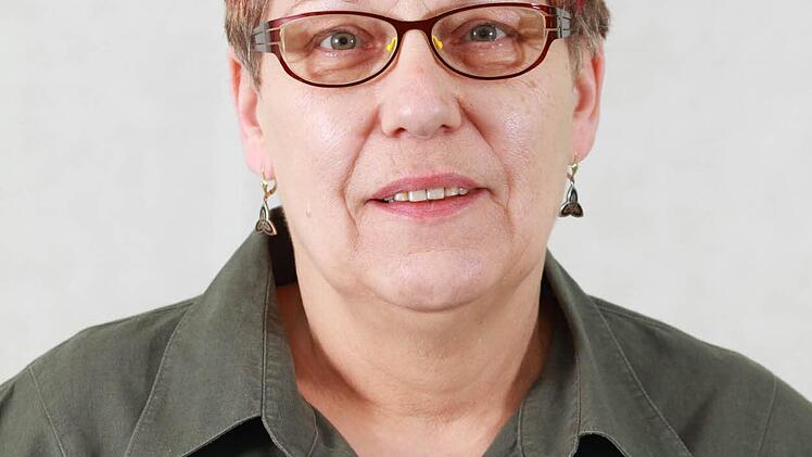 "Mir ist an den Fahrten auch wichtig, dass sich die Kreisräte mal in einer anderen Situation erleben", sagt die stellvertretende Landrätin Monika Horcher (Grüne). Seit 1996 gehört sie dem Kreistag an und hat rund 15 Fahrten mitgemacht. "Wenn ich jemanden persönlich kenne und schätze, kann ich auch sachlich ganz anders mit ihm diskutieren." Inhaltlich sei sie sehr beeindruckt: Alle Bäder seien gut hergerichtet und sauber. "Da müssen sich die Bad Kissinger noch ganz schön anstrengen", kommentie...