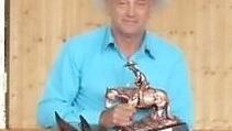 Harald Bogensperger mit der bronzenen Trophäe. Foto: privat