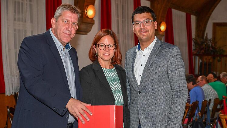 Auf Platz 1 bis 3 de r Liste kandidieren der SPD-Bundestagsabgeordnete Andreas Schwarz (l.), Patricia Hanika aus Schlüsselfeld und Jonas Merzbacher, Gundelsheimer Bürgermeister.