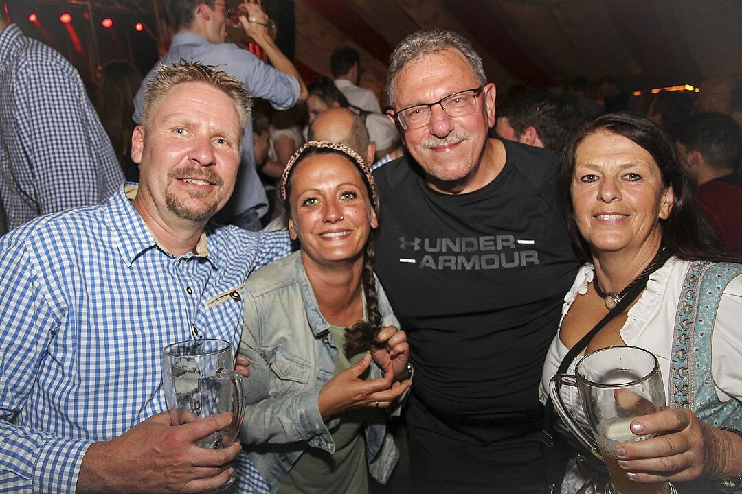 Es spielten die "Kasendorfer Musikanten" und "Die Wilderer".