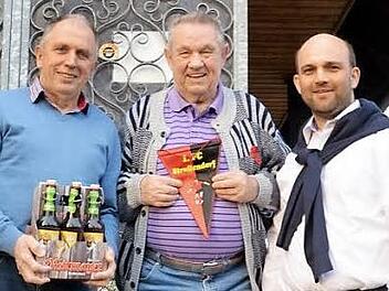 Von links: Richard Rödel, das neue Ehrenmitglied des 1. FC Strullendorf Siegfried Bergmann und Christian Neundörfer Foto: Andrea Spörlein