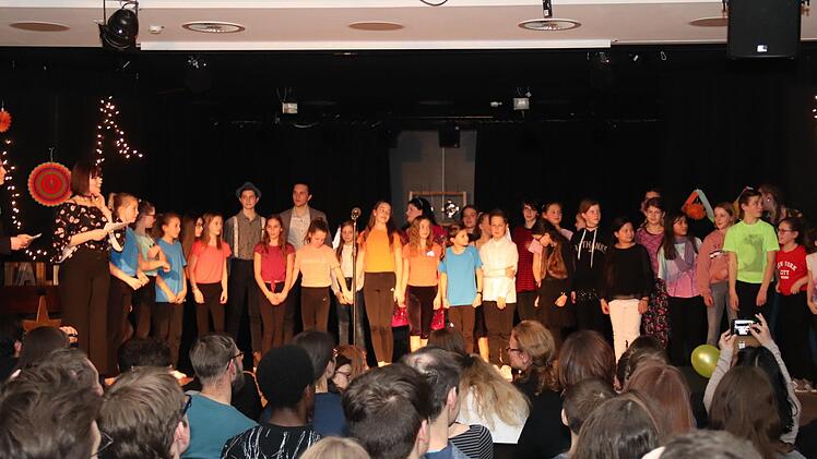 Alle Talente auf der Bühne        Foto: Johanna Blum