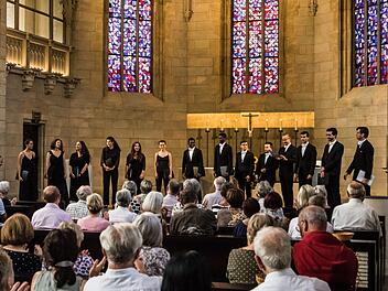Reichlich Applaus für ein tolles Konzert gab es beim Gastspiel des Kammerchors der Universität Straßburg in der Coburger Pfarrkirche St. Augustin.Foto: Jochen Berger