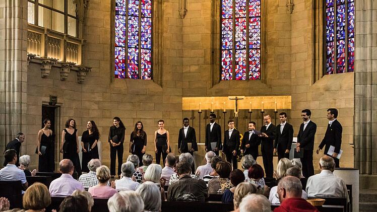 Reichlich Applaus für ein tolles Konzert gab es beim Gastspiel des Kammerchors der Universität Straßburg in der Coburger Pfarrkirche St. Augustin.Foto: Jochen Berger