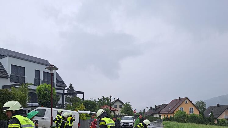 Starkregen in Hersbrucker Schweiz hält Feuerwehren auf Trab - Straßen überflutet