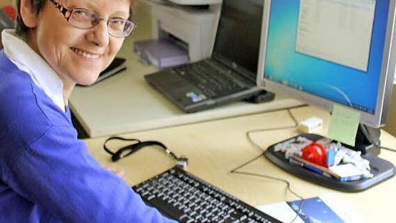 Hannelore Körner, Kassier beim mittlerweile größten Verein im Landkreis, dem TV Ebern, weiß aus Erfahrung, wie viele Veränderungen sich im Verlauf eines Jahres in der Mitgliederstatistik ergeben. Fotos: Ralf Kestel