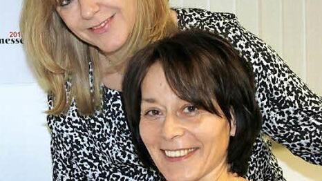 Ute Flender (links) und Ulrike Schulz organisieren die Rennsteigmesse mit. Foto: Veronika Schadeck