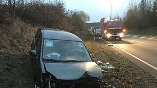 Zwei Personen nach Unfall im Begegnungsverkehr mittelschwer verletzt