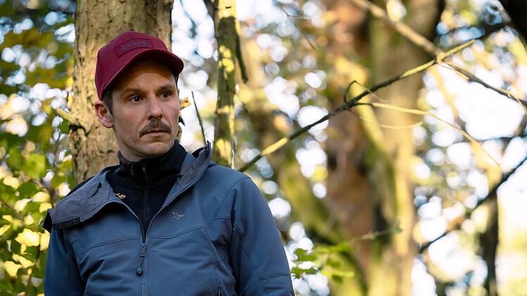 Hat er Angst vor dem Wolf? Wildniswanderer Noah Farrell (Nils Kahnwald) bricht sein Projekt nach dem Aufeinandertreffen mit den Ermittlern ab.