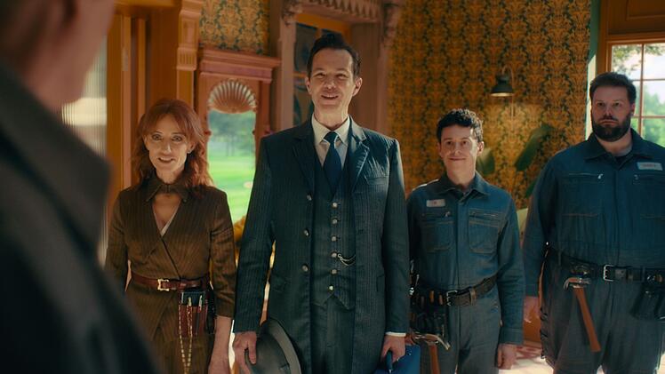 Willkommen zu Hause: In Visions Kopf wohnen die alten Marvel-KIs F.R.I.D.A.Y. (Orla Brady, links), wie J.A.R.V.I.S, (James D'Arcy, zweiter von links), U (Jonathan Sayer) und D.U.M.-E. (Henry Lewis, rechts).