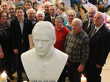 Bei der Hammelburger Kolpingsfamilie gab es viele Ehrungen für langjährige Mitglieder.  Foto: Gerd Schaar