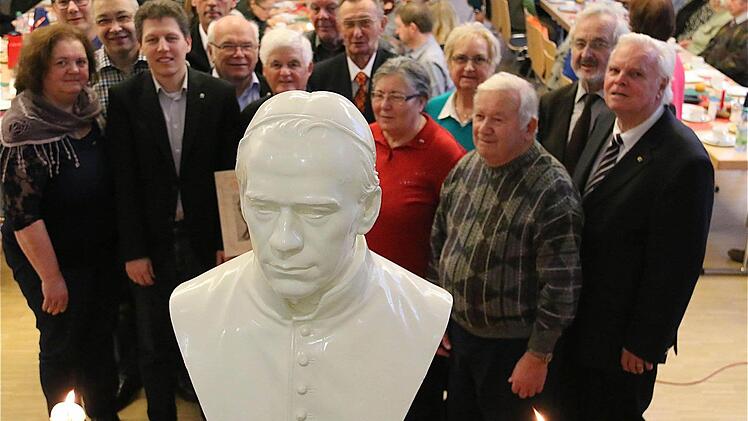 Bei der Hammelburger Kolpingsfamilie gab es viele Ehrungen für langjährige Mitglieder.  Foto: Gerd Schaar