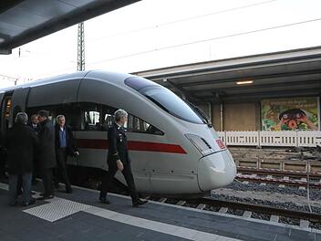 Pannen und Verspätungen: Eine Empfehlung für den milliardenschweren Trassenbau durch Bamberg war die Eröffnung der Neubaustrecke nicht gerade. B. Herbst